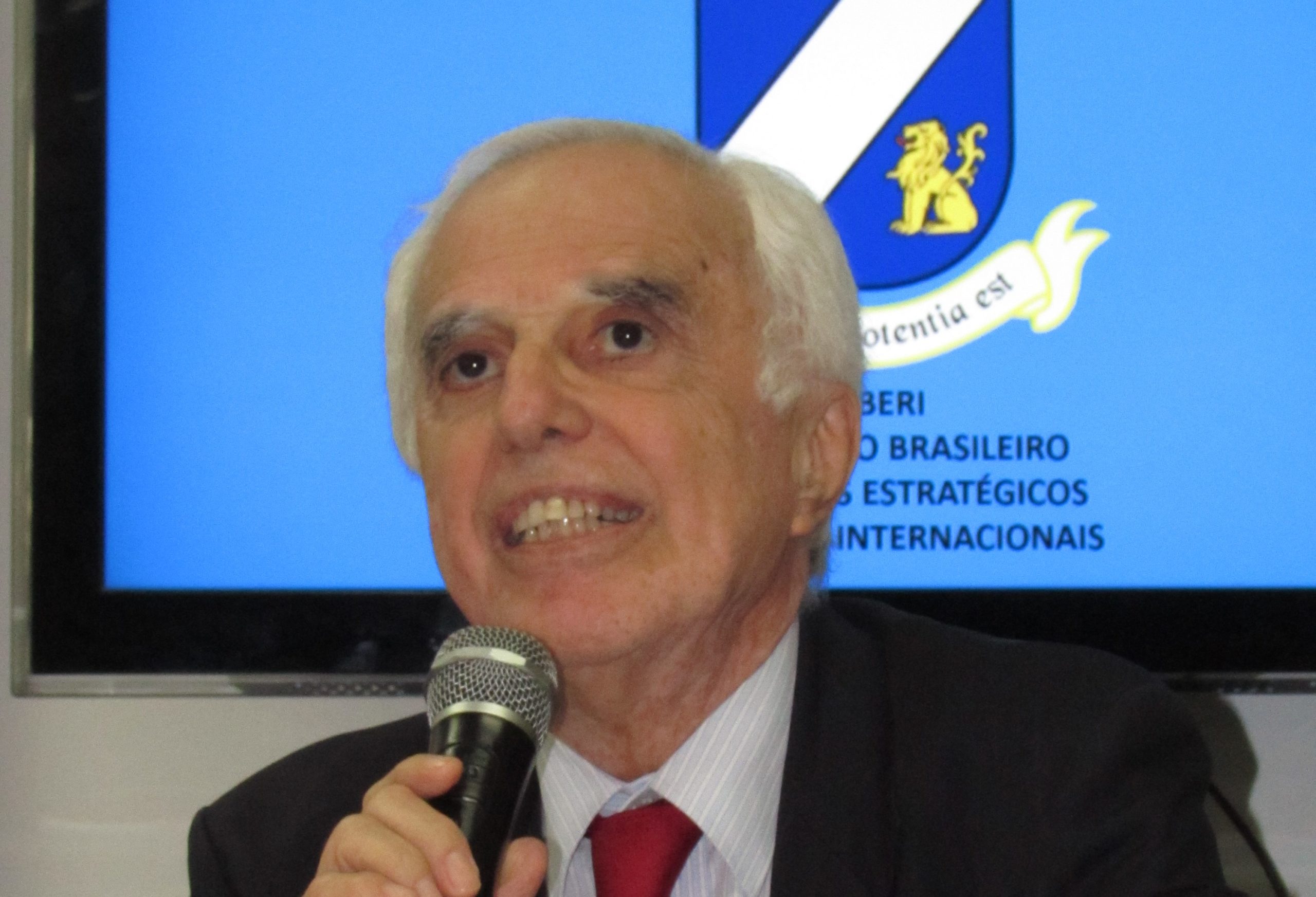 Embaixador Samuel Pinheiro Guimarães recebe titulo de Doutor Honoris Causa